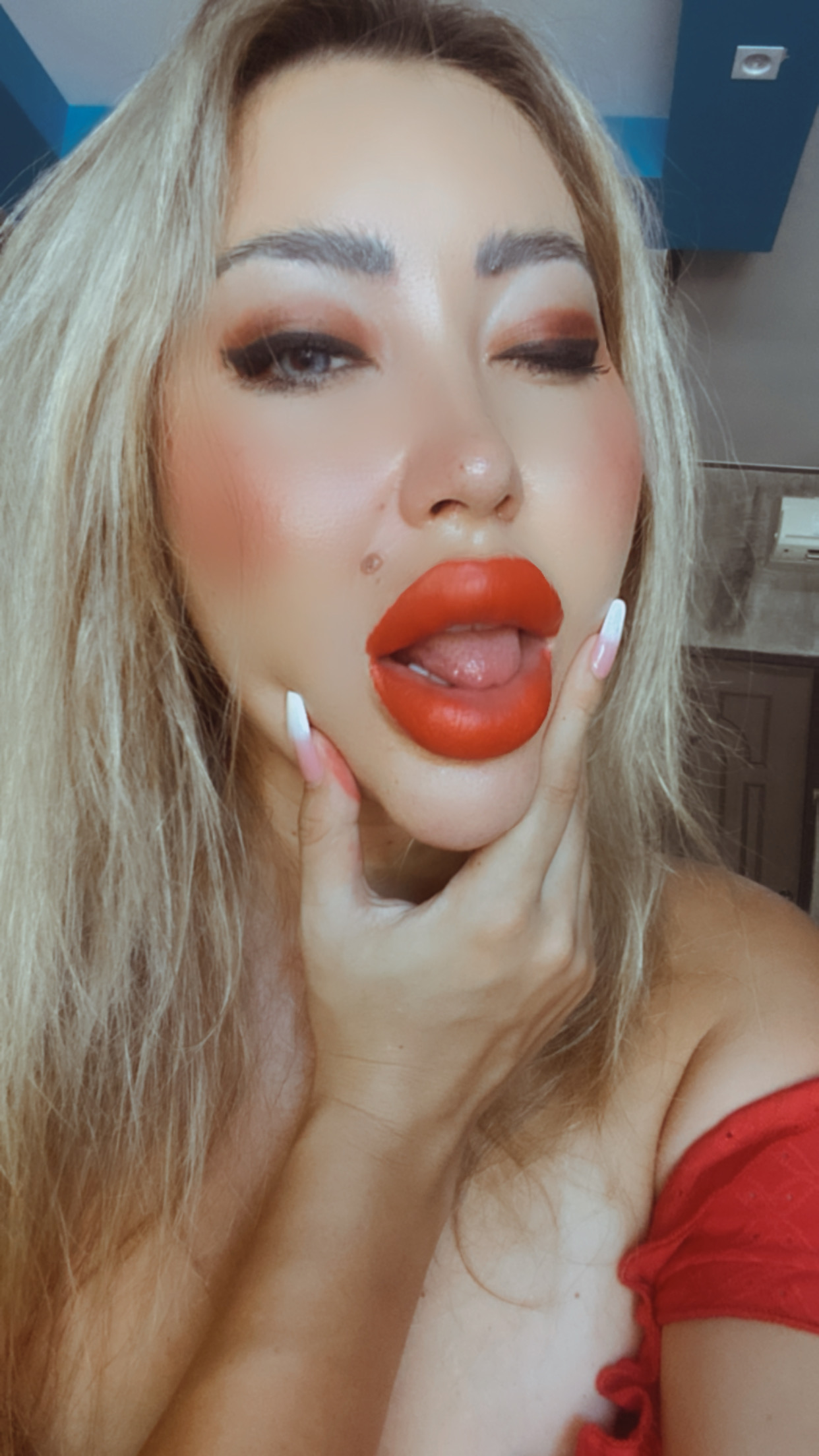  Lipstick Armour: The Beauty That Hid My Alcoholism